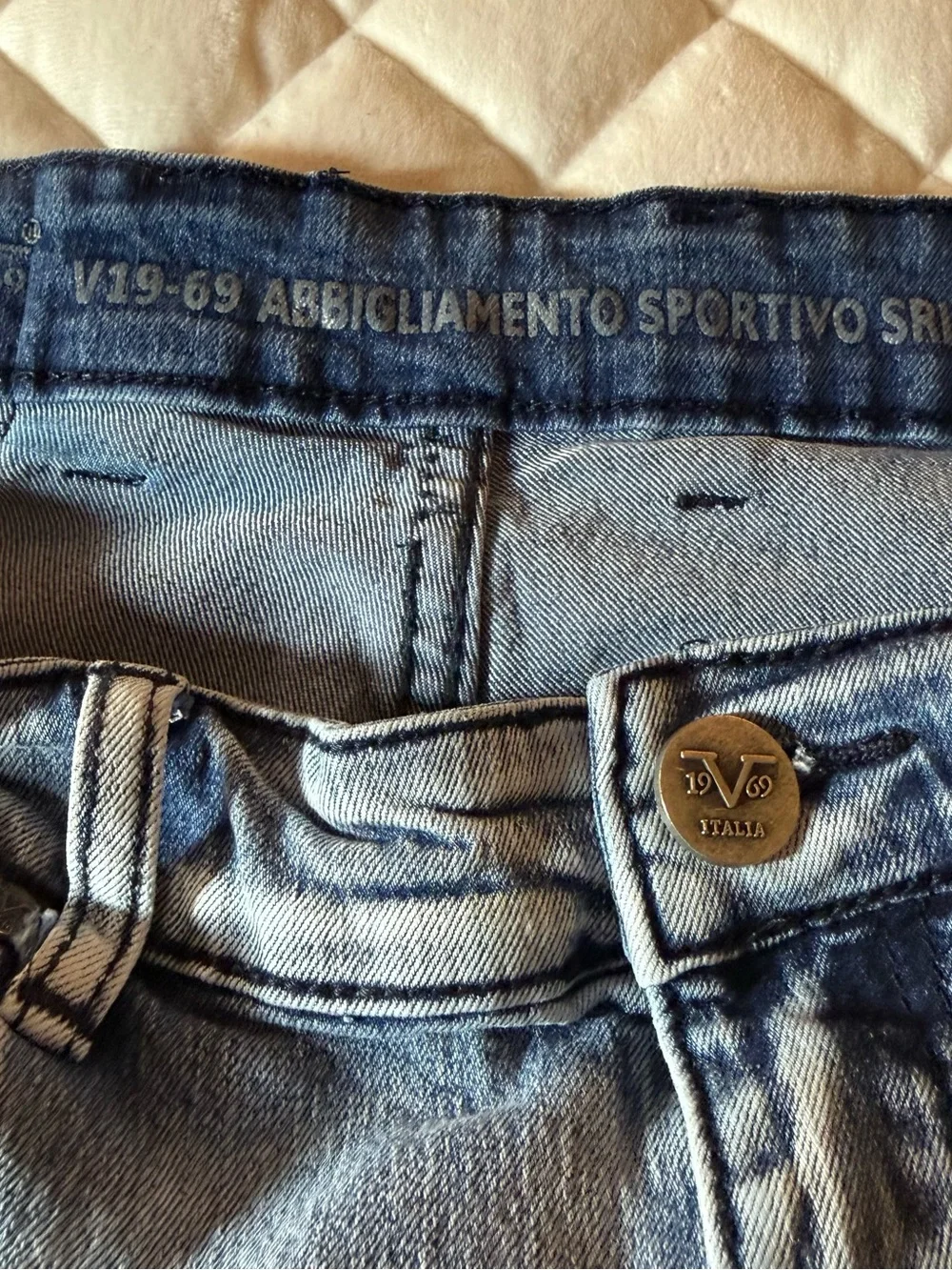 V19-69 Italia Denim Bermuda Shorts Long Jorts Blue Distressed Men’s Size 31/32